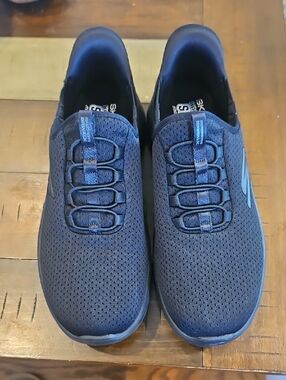 Like New Skechers Hands Free Swift Fit Women's Black Slip-On Mesh Sneaker